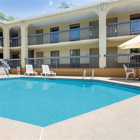 𝗧𝗛𝗘 𝟭𝟬 𝗕𝗘𝗦𝗧 Hotels in Elberton, GA .